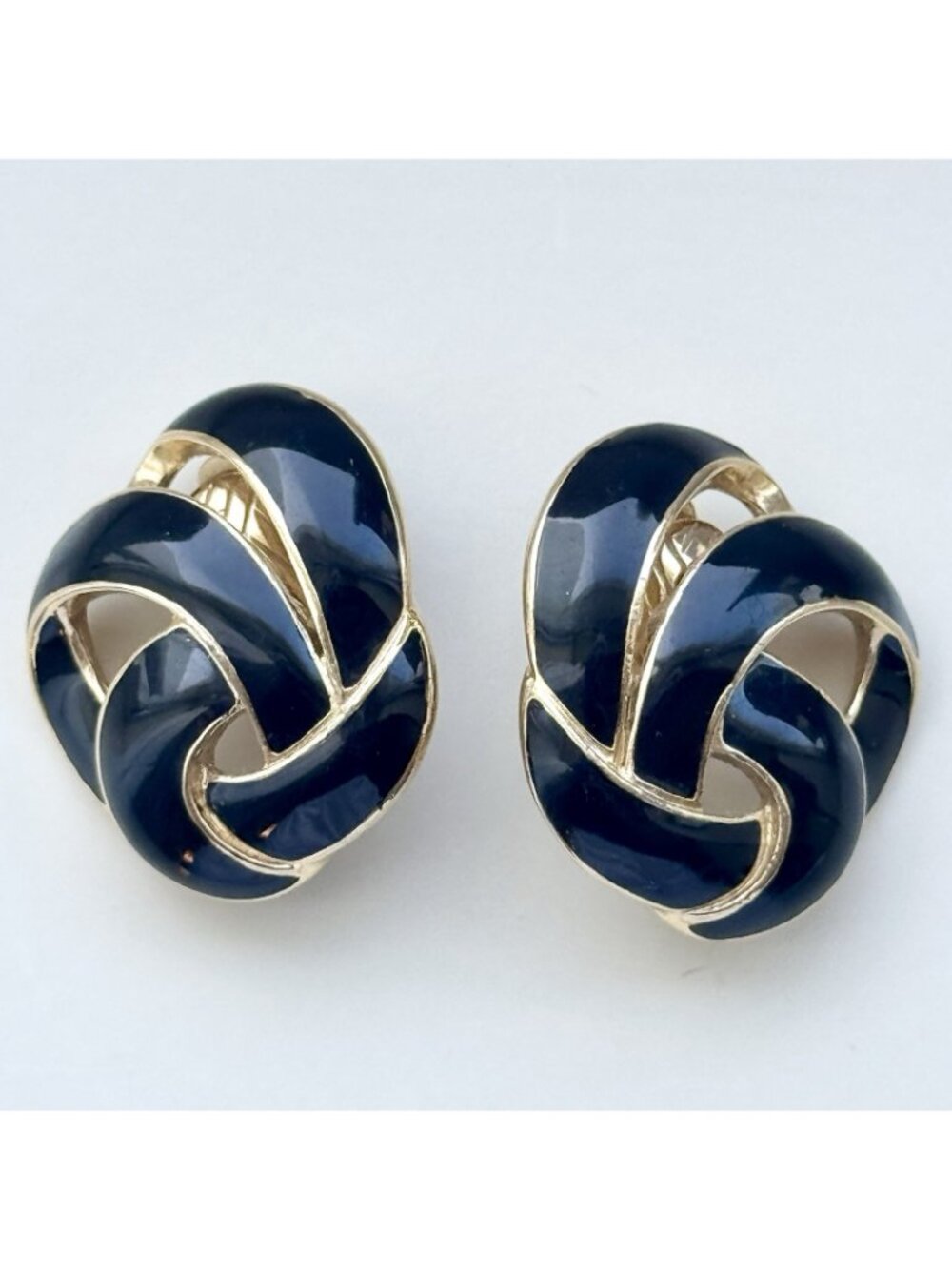 Vintage Trifari Earrings Black Enamel Gold Twist Knot Clip-On Signed Very Nice! - Picture 11 of 11